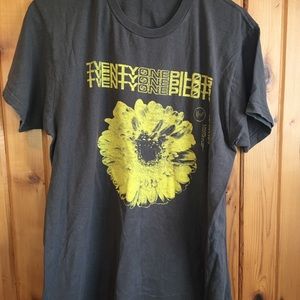 Lot of 5 twenty one pilots shirts